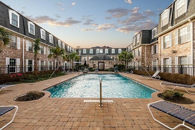 Building Photo - 351 N Post Oak Ln Unit 715