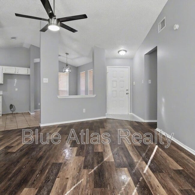 Photo - 1009 W Hills Terrace