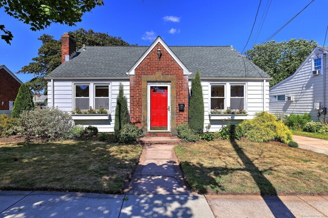 Building Photo - 153 2nd Ave Rental