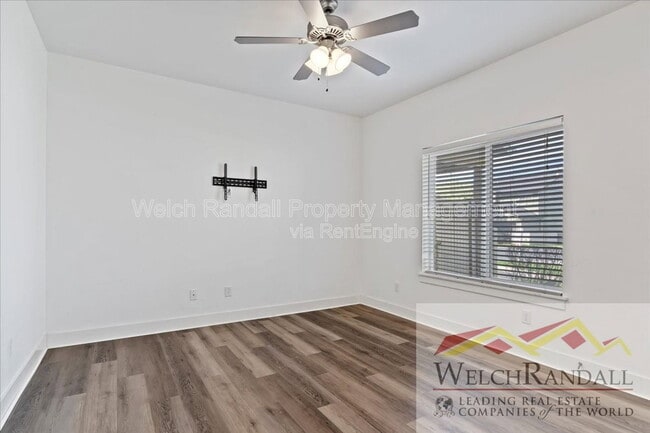 Photo - 2090 Carson Ave