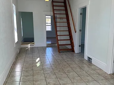 Photo - 253 Curtice St E