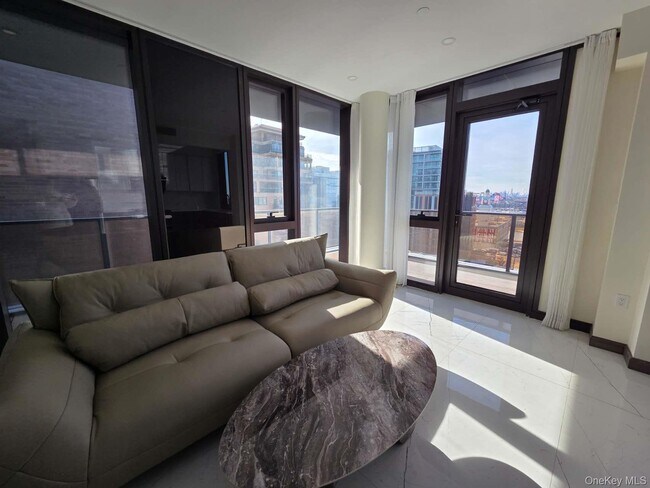 Photo - 36-21 Prince St