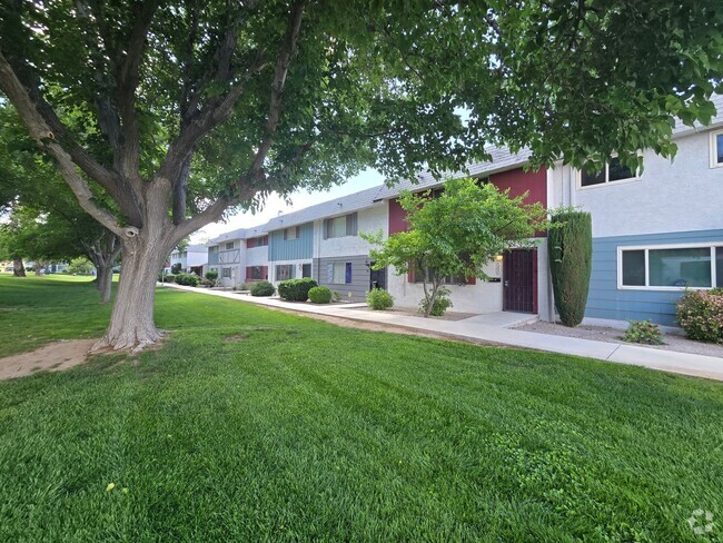 Building Photo - 560 Greenbriar Townhouse Way