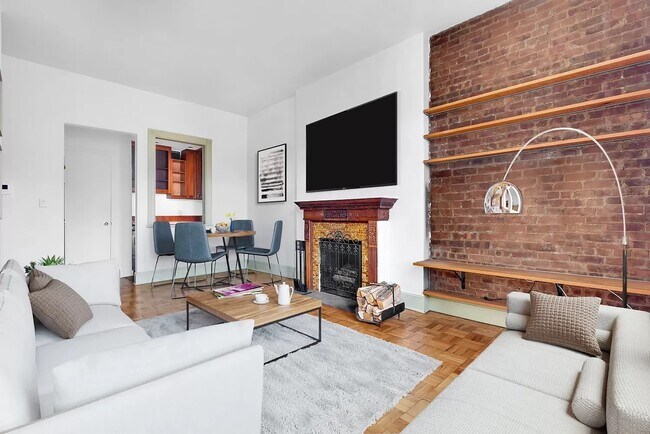 Photo - 136 W 81st St Townhome