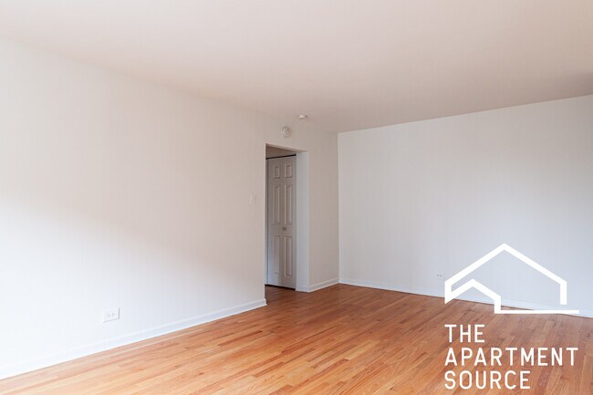 Photo - 3710 N Pine Grove Ave Unit 313