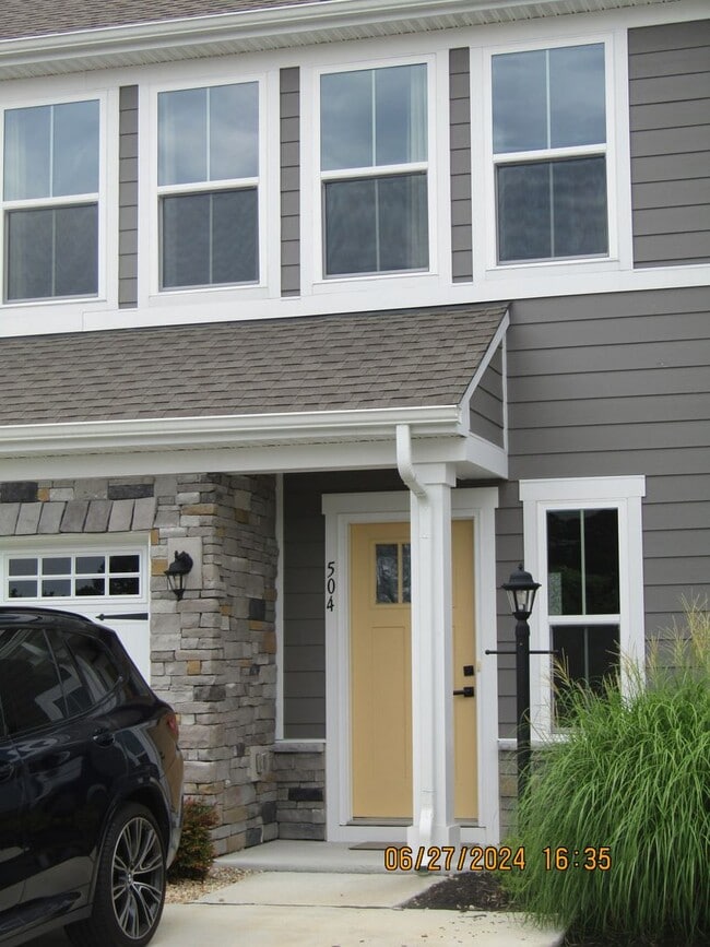 Cardinal Meadows Condo Condo for Rent in Chesapeake, VA