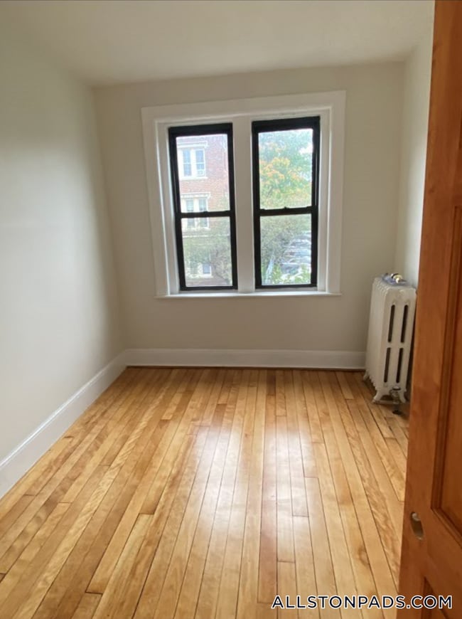 Photo - 10 Glenville Ave Unit 2