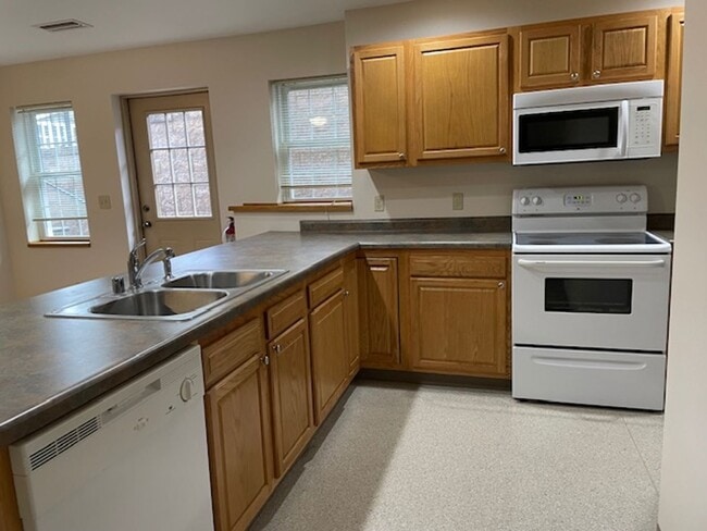 Building Photo - pin00 Unit Common Ground 325 14th Rental