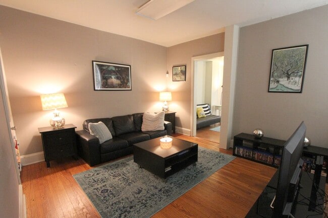 Photo - 8107 Germantown Ave Unidad 1st Fl