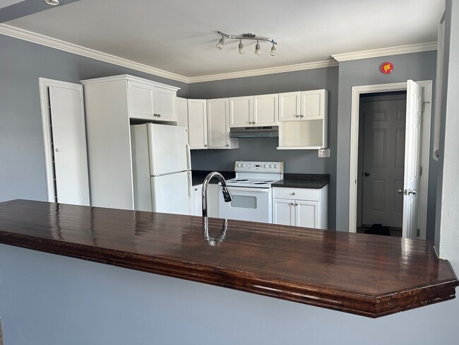 Photo - 563 McCannan Ave