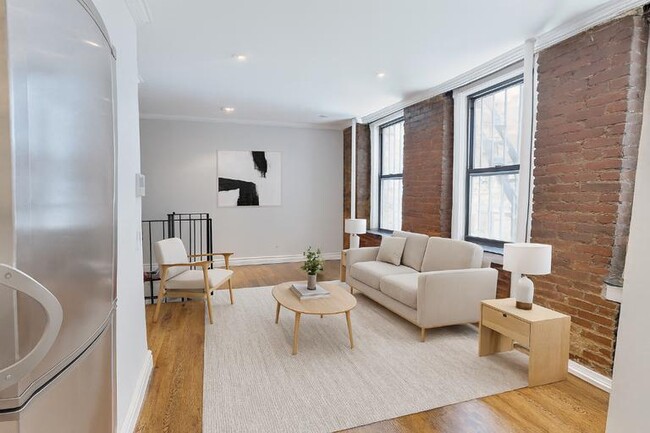 Building Photo - 416 E 13th St Rental