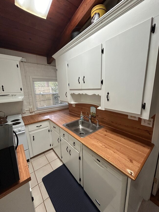 Photo - 210 Pinehurst Ave