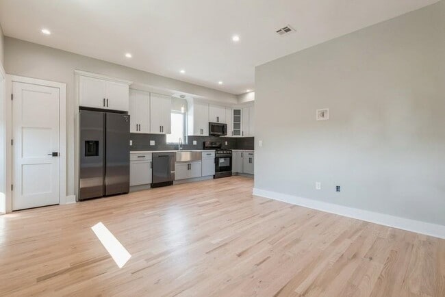 Building Photo - 5518 John F. Kennedy Blvd Unit 2