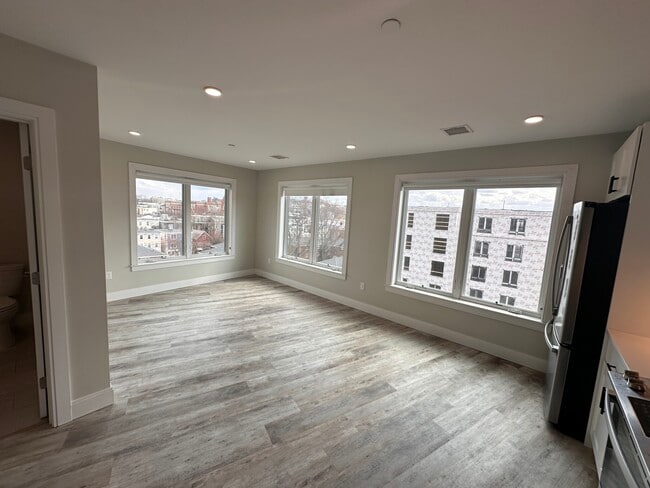 Building Photo - 200 Old Colony Ave Unit 611