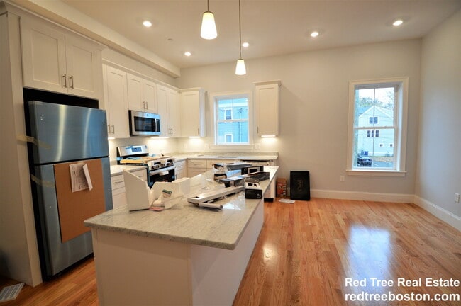 Photo - 18 Murdock St Unit U4