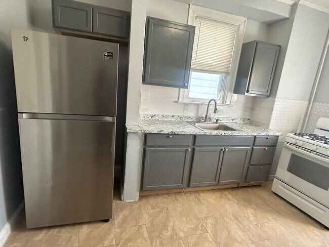 Photo - 329 Columbia Ave Unidad #1st flr, Jersey CIty