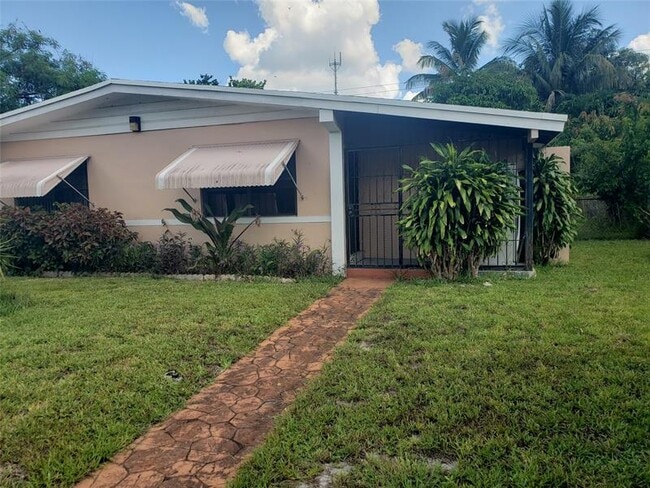 Building Photo - 961 NW 202nd St Rental