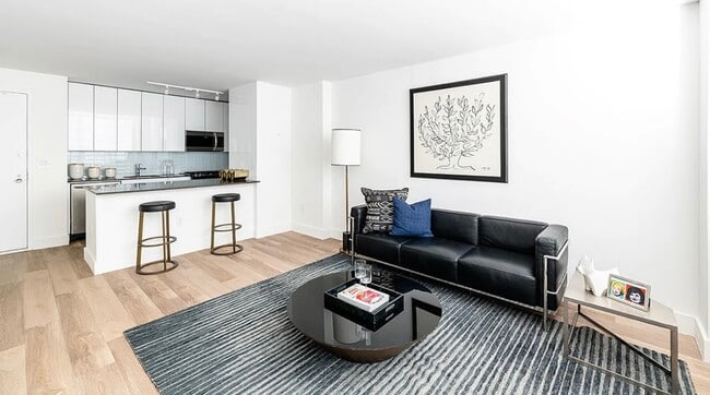 Photo - 247 E 35th St