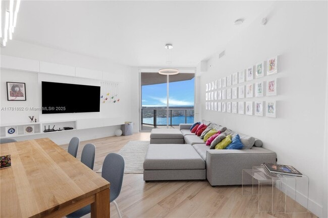 Photo - 17111 Biscayne Blvd Unidad # LPH8 Rental