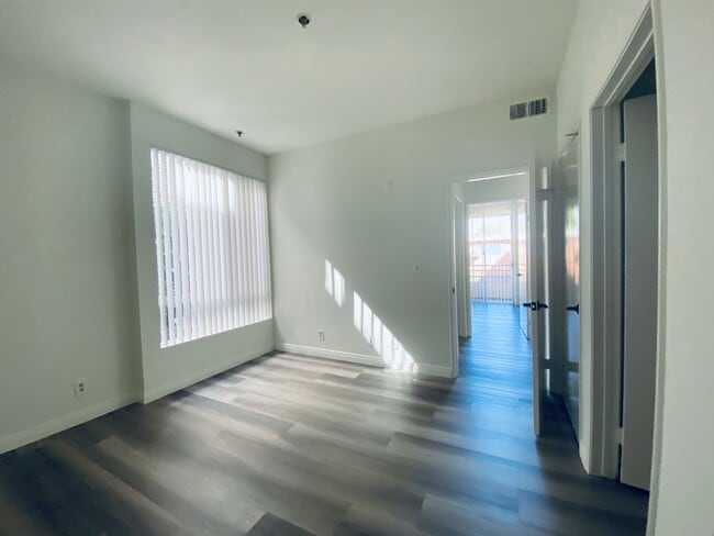 Photo - 1220 N Las Palmas Ave Unit 207