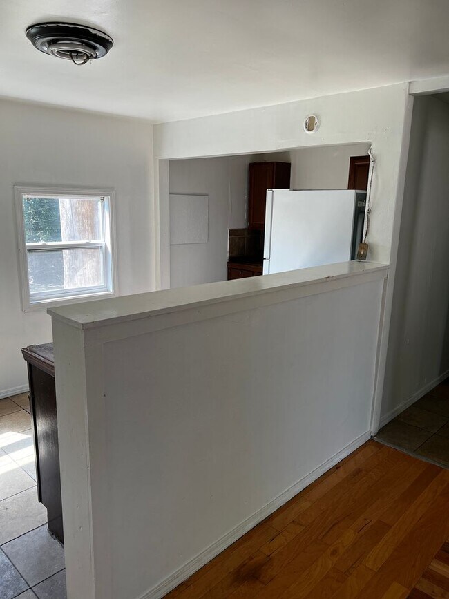 Photo - 5218.5 Elm St