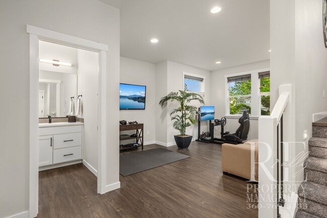 1762 NE Crystallia Ct