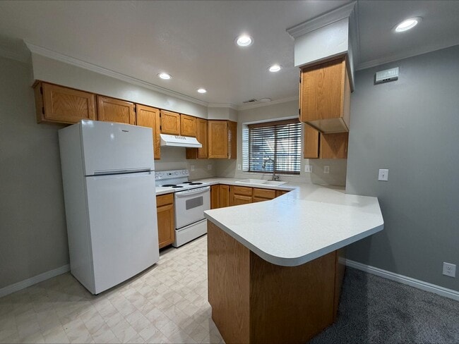 Building Photo - 2 Weeks Rent Free | 2 Bed, 1.5 Bath Condo for Rent in Ogden!