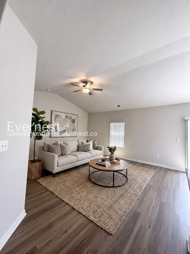 Photo - 221 Aniston Ln
