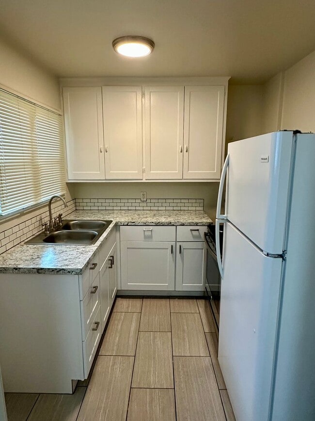 Photo - 1/2 Off 2nd Month's Rent Unidad 01-1015