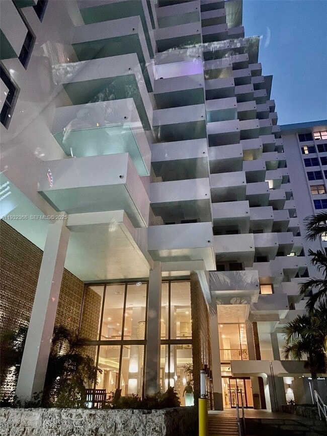 Building Photo - 2899 Collins Ave Unit 1144