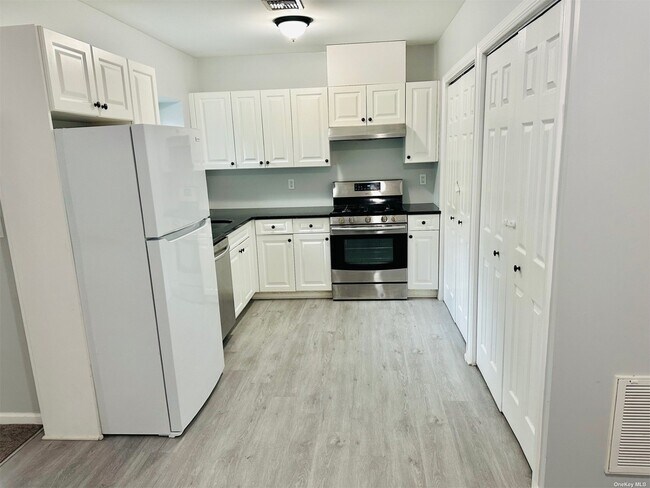 Photo - 71 Feller Dr