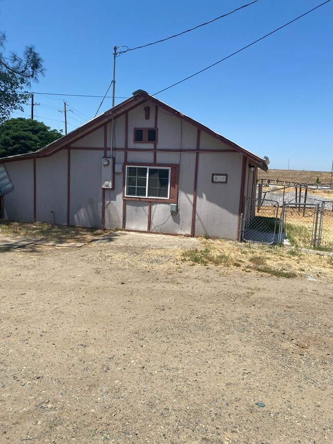 Building Photo - E STATE HIGHWAY 140 3700- 3704 061-110-015 Rental