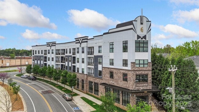 Building Photo - 3630 N Davidson St Unit 3301