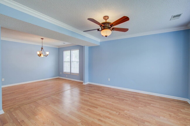 Photo - 100 N Pembroke Dr