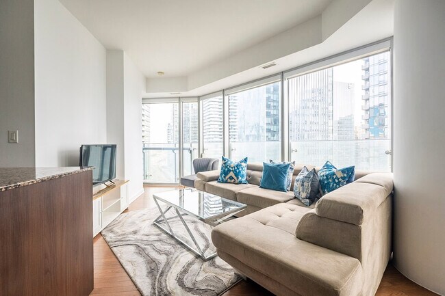 Photo - 30 Grand Trunk Crescent Unit SI FL20-ID1560811P