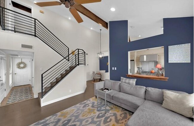 Photo - 4404 Travis Country Cir Unidad E4 Rental