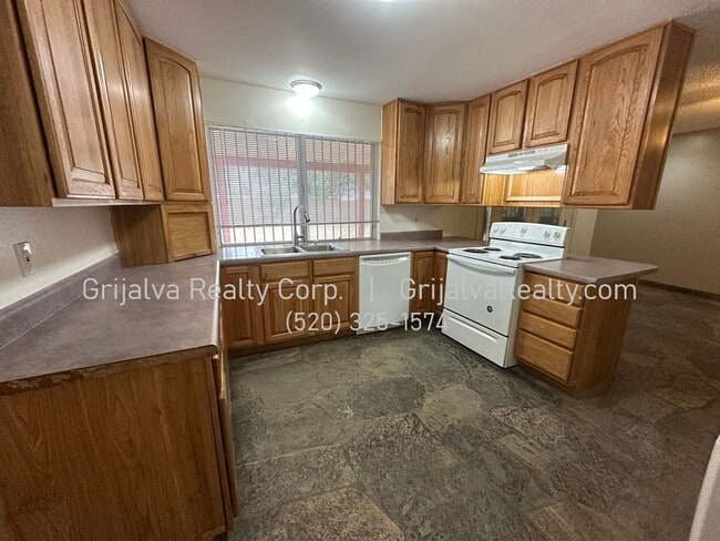 Photo - Lovely 3 Bedroom, 2 Bath House for Rent in Northwest Tucson (Magee/Thornydale)