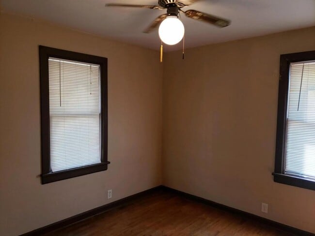 Photo - 715 N Main St