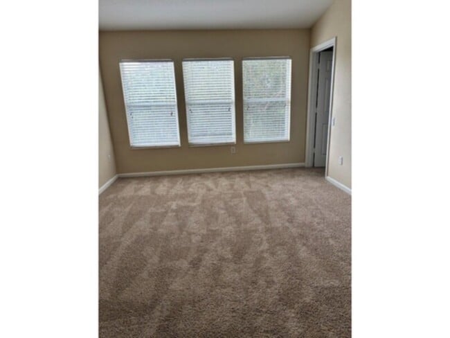 Photo - 3 bedroom Townhome with Lake view!!