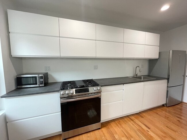 Photo - 64 Queensberry St Unit 222