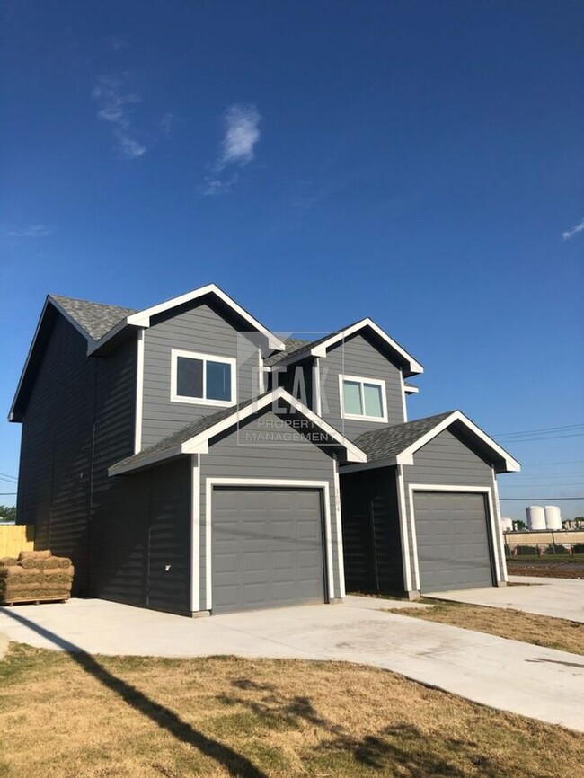 Photo - $1500! Stylish 2BR Townhome with 15 Minutes from Downtown Fort Worth Stockyards!