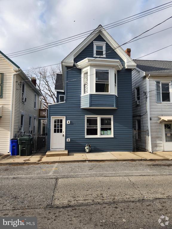 Building Photo - 207 High St Rental