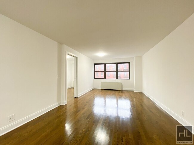 Building Photo - E 88th St