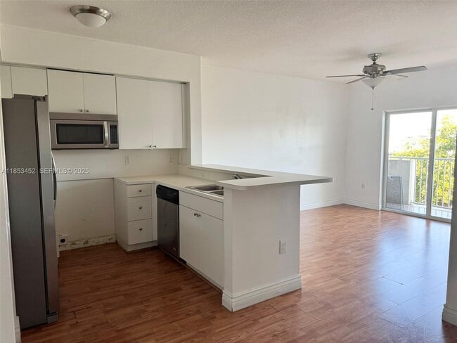 Building Photo - 11060 SW 196th St Unit 512