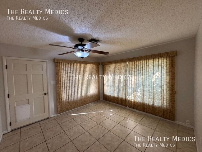 Photo - 218 Temple Cir