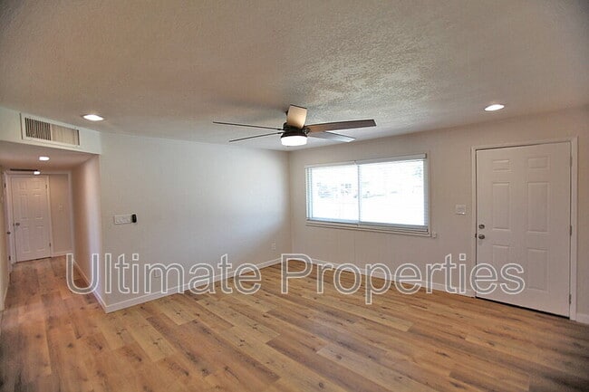 Photo - 4129 E Bluefield Ave