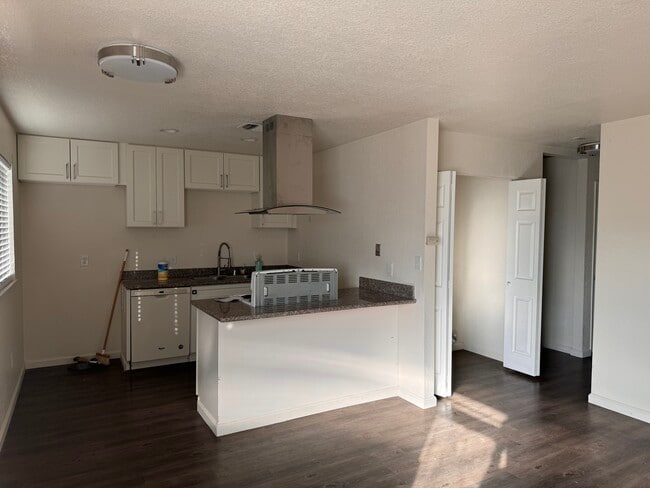 Photo - 203 Lualan Ln