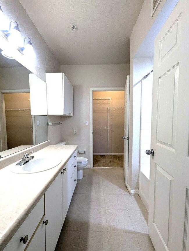 Photo - 1x1 Bright and spacious, convenient 1st fl...