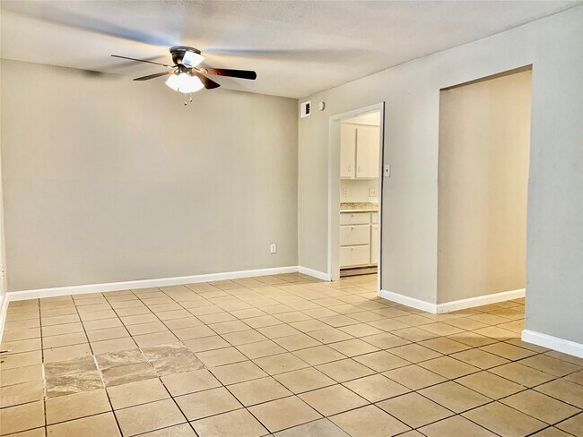 Photo - 9410 Grannis St Unidad A