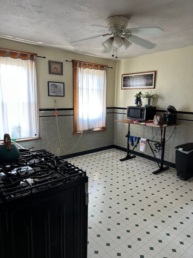 Photo - 30 Strathmore Rd Unit 3